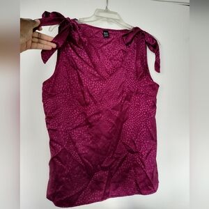 Sleeveless top with shoulder ties